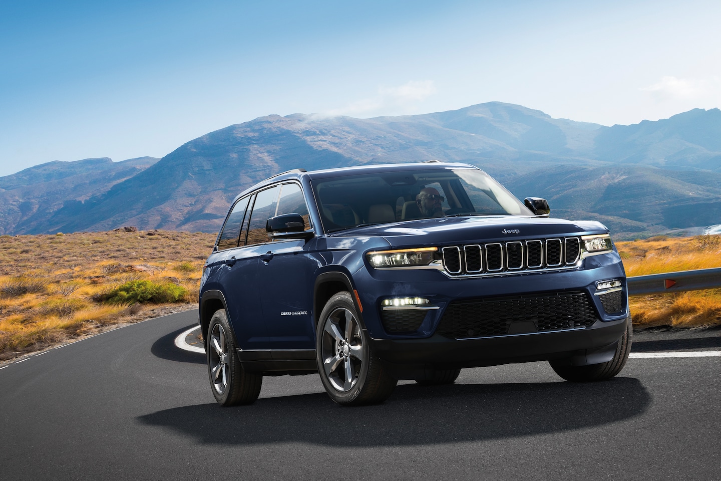 2023-Jeep-GrandCherokee-Limited-SUV-L01.jpg